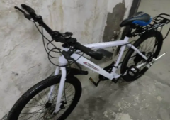 24圈白色山地車賣了。可以變速